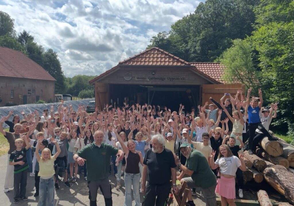 150 Schüler der IGS Schortens besuchen die Gattersäge Upjever